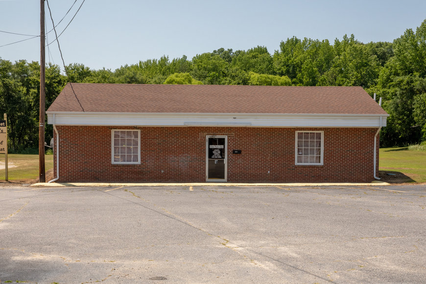 Image for Operational Convenience Store, Laundromat, Car Wash, Storage Units & Office Building on 8+ Acres--SELLING to the HIGHEST BIDDER!!