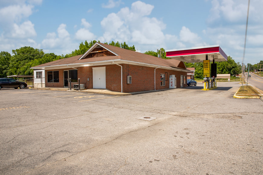 Image for Operational Convenience Store, Laundromat, Car Wash, Storage Units & Office Building on 8+ Acres--SELLING to the HIGHEST BIDDER!!