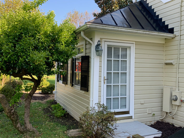 Image for Stately 3 BR/2.5 BA Home on 1.28 +/- Acre Lot in Hamilton, VA--SELLS to the HIGHEST BIDDER!!