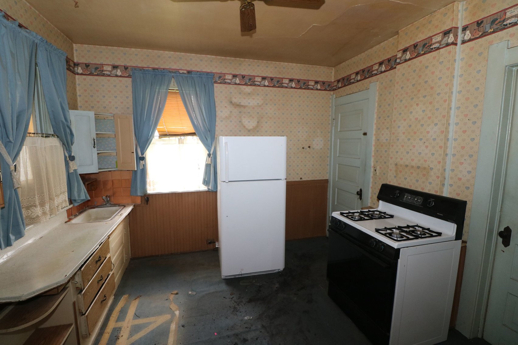 Image for ABSOLUTE AUCTION! - 736 Parker Avenue