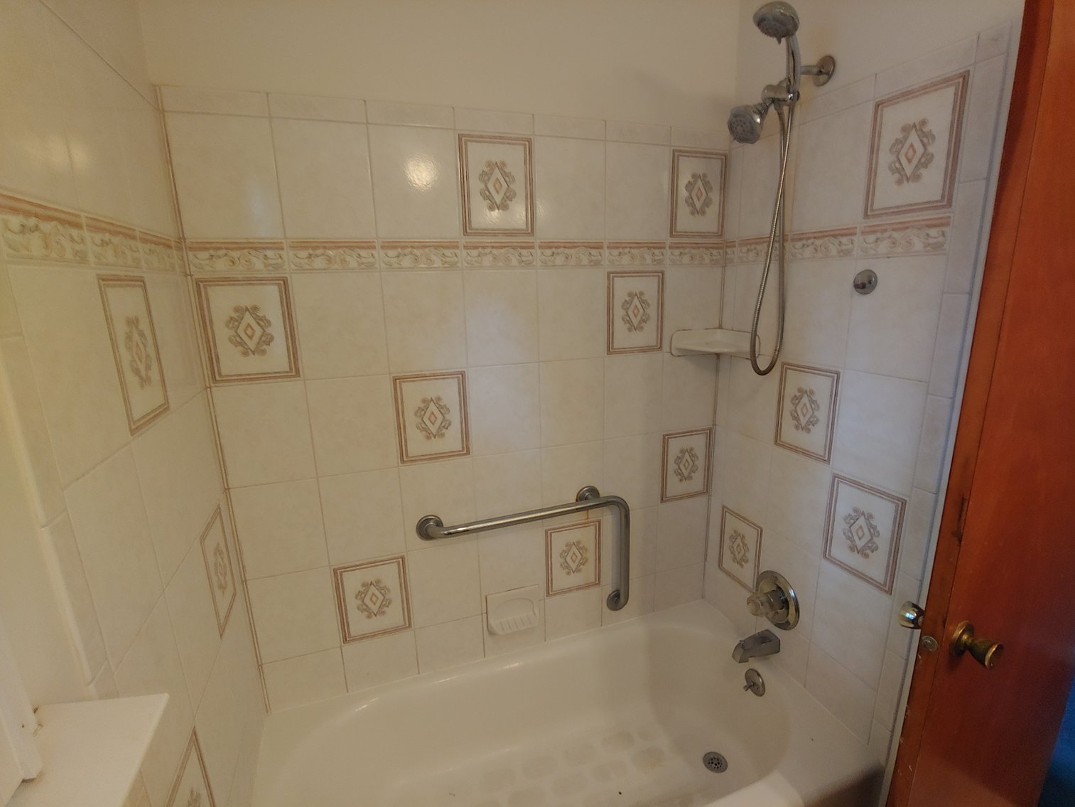 Image for COLONIAL STYLE HOME- 4 BEDROOMS, 2 BATHS