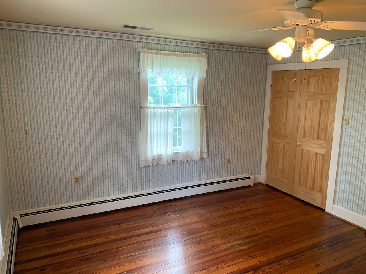 Image for Stately 3 BR/2.5 BA Home on 1.28 +/- Acre Lot in Hamilton, VA--SELLS to the HIGHEST BIDDER!!