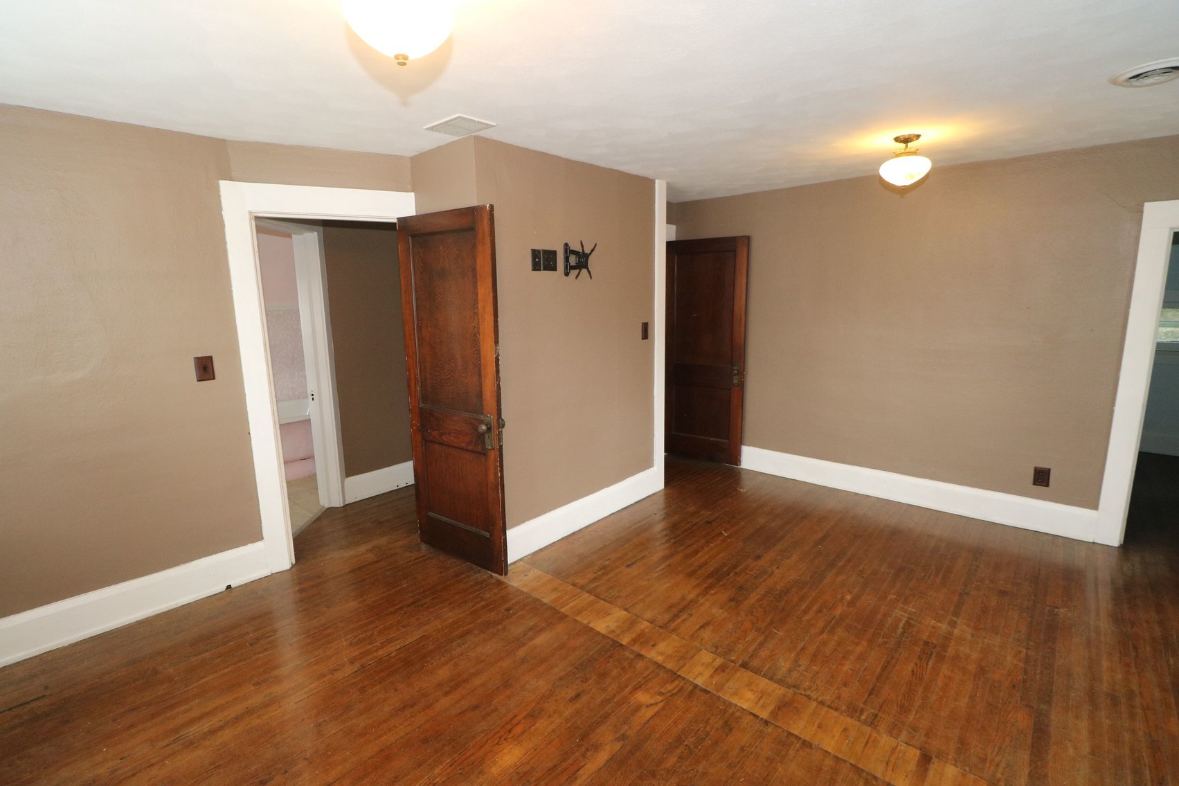 Image for MINIMUM BID AUCTION! $80,000 - 210 East Main Street