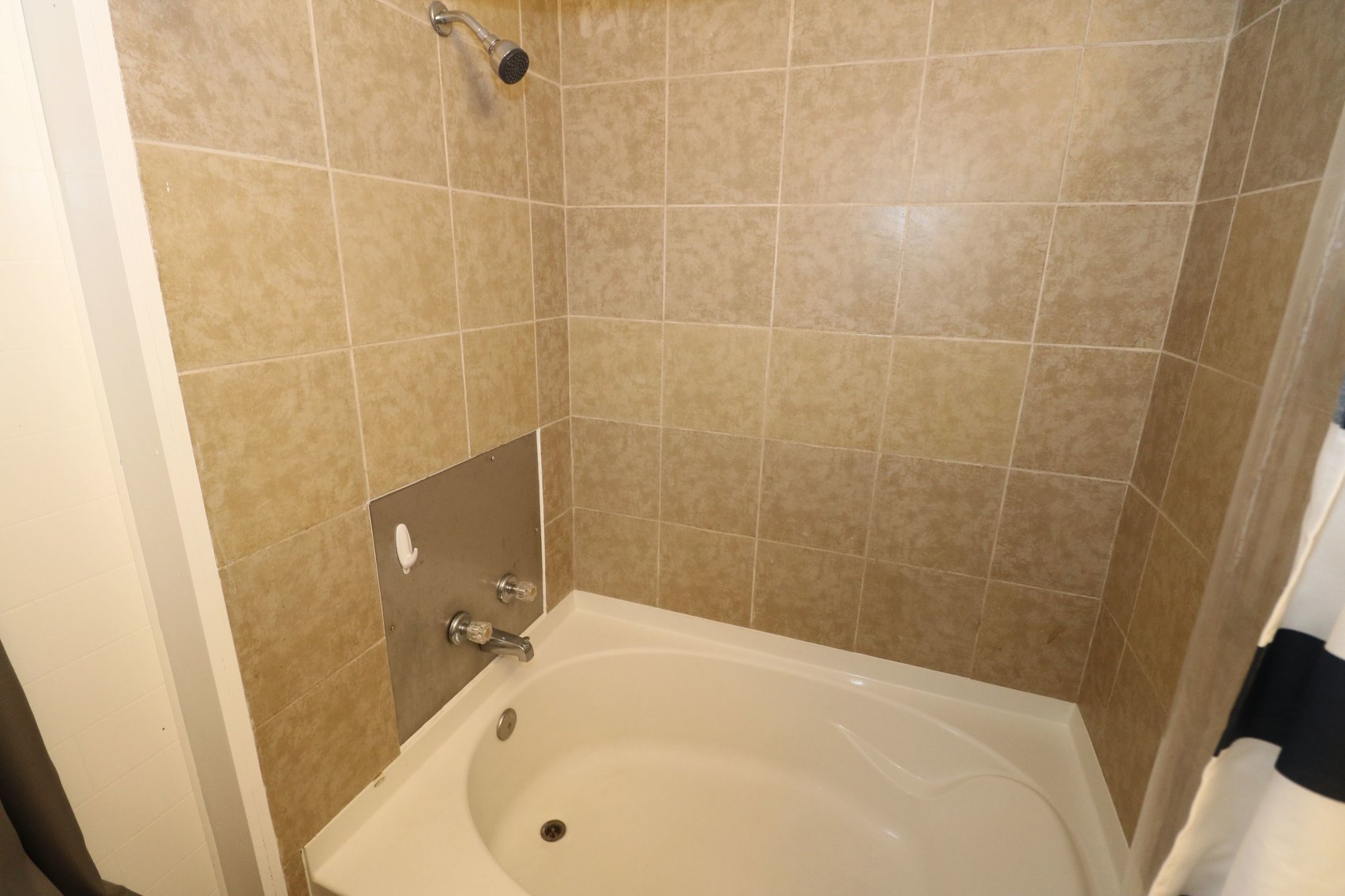 Image for MINIMUM BID AUCTION! $19,000 - 615 Waverly Avenue