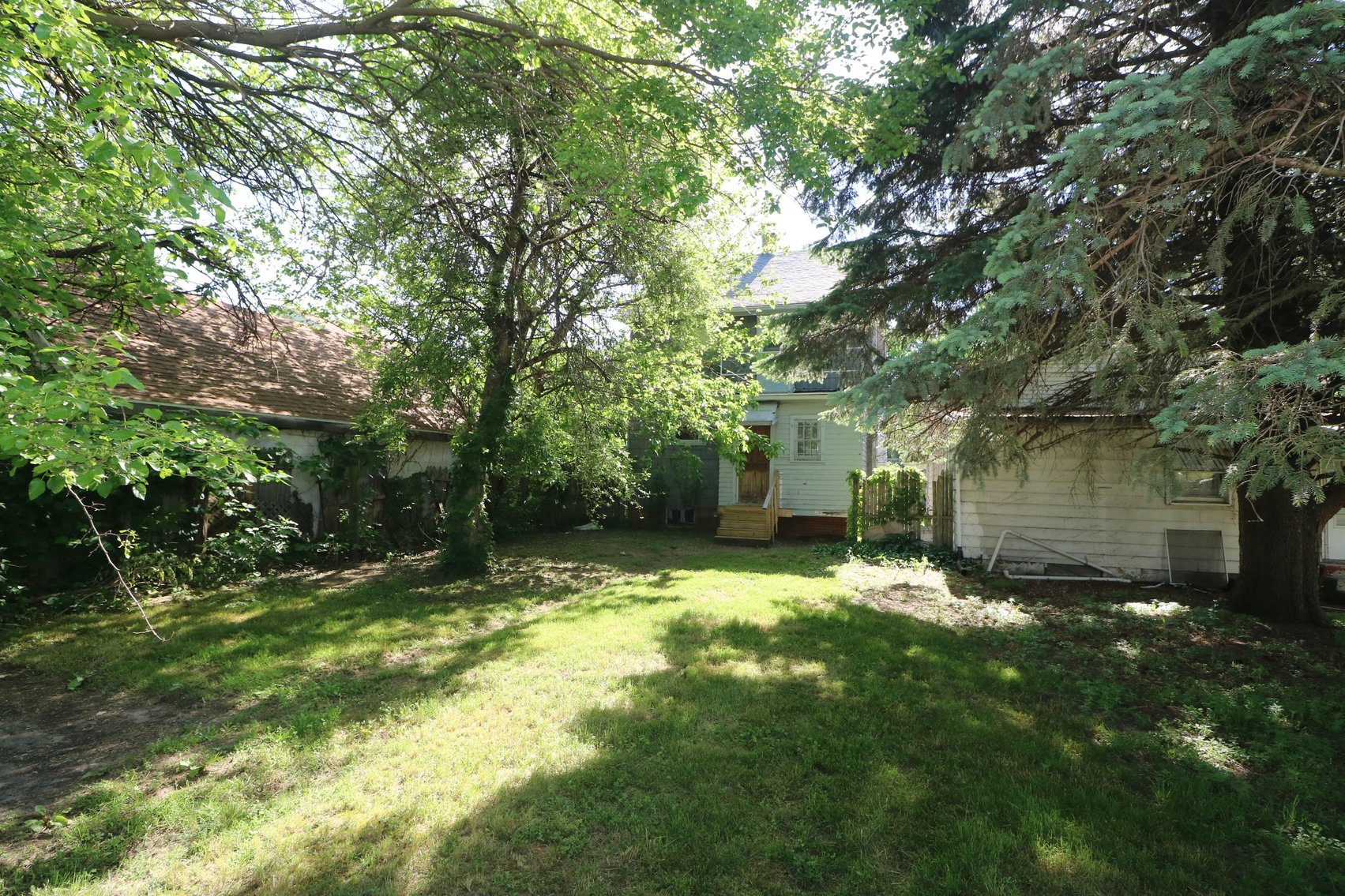 Image for MINIMUM BID AUCTION! $19,000 - 615 Waverly Avenue