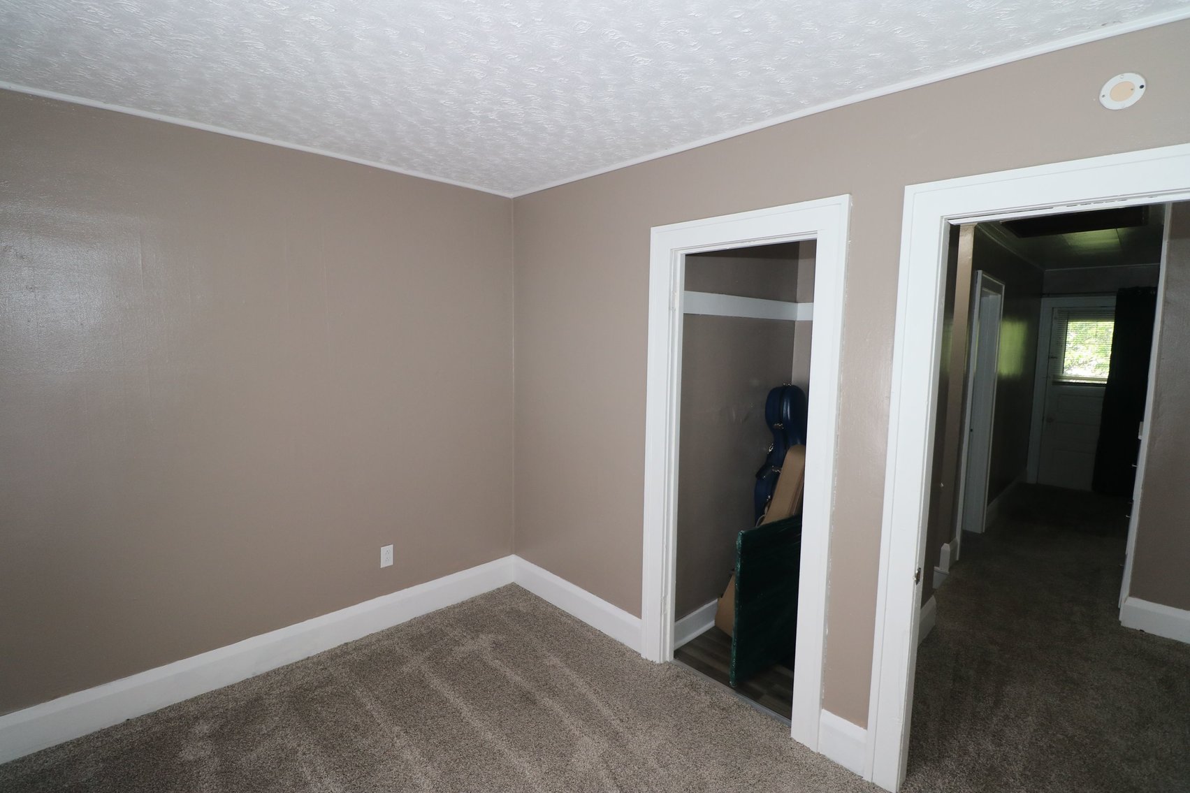 Image for MINIMUM BID AUCTION! $19,000 - 615 Waverly Avenue