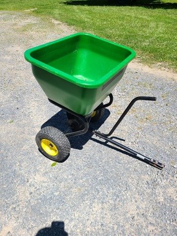 John Deere Pull Behind Lawn Seeder/Fertilizer Spreader