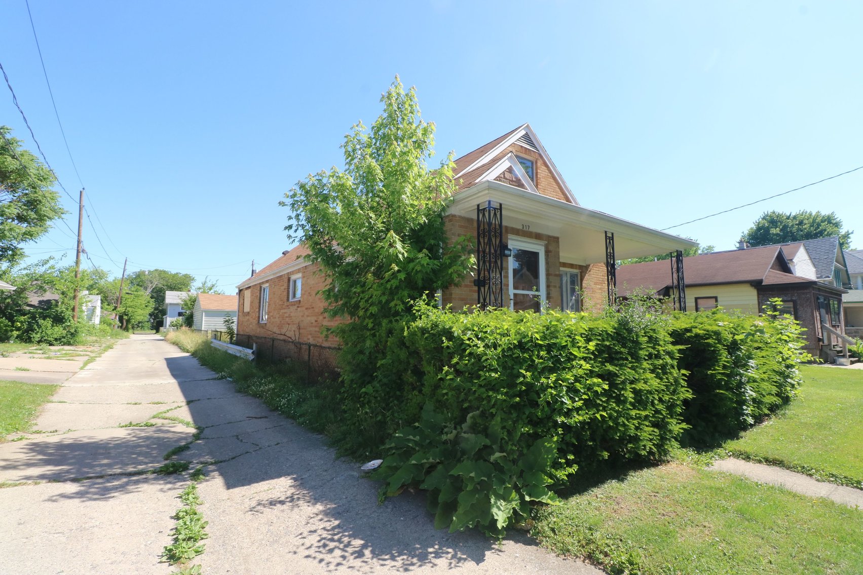 Image for ABSOLUTE AUCTION! 317 East Lake Street