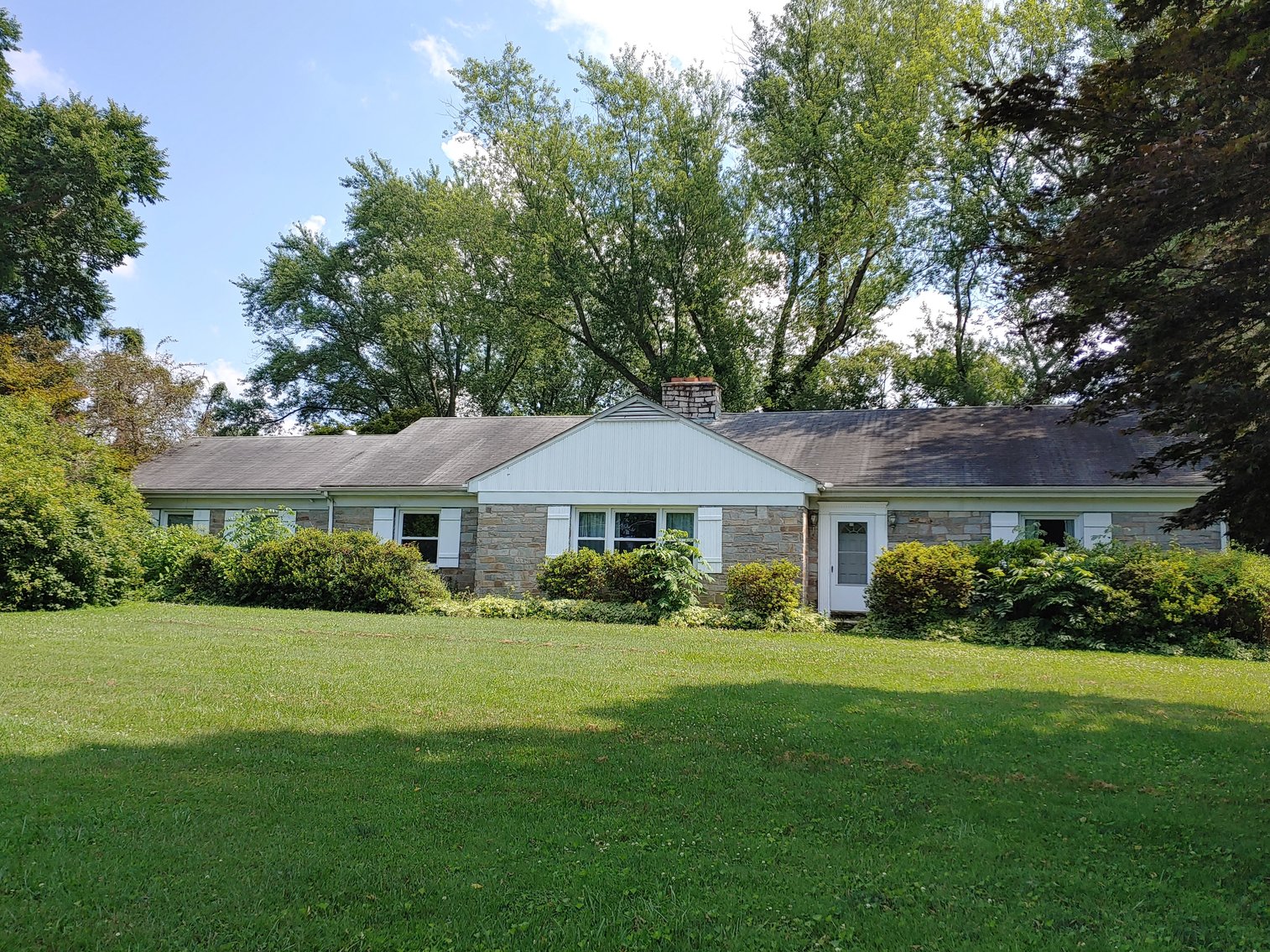 3 BEDROOM, 2½ BATH CUSTOM STONE RANCHER W/ ATTACHED APT. ON 3.41+/- ACRE LOT
