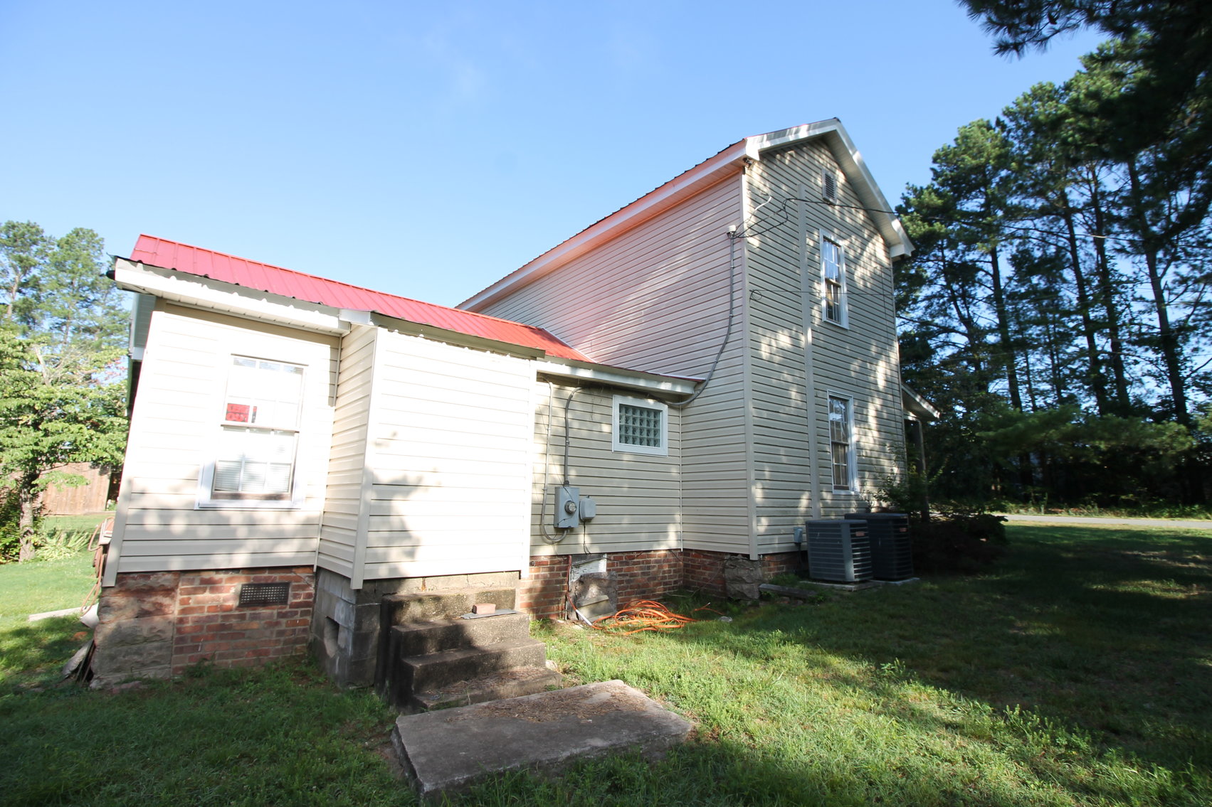 Image for Home & Lots - 3 BR/1 BA Home on .3 +/- Acre Lot AND Adjacent 3.3 +/- Acre & .7 +/- Acre Lots--SELLS to the HIGHEST BIDDER!!