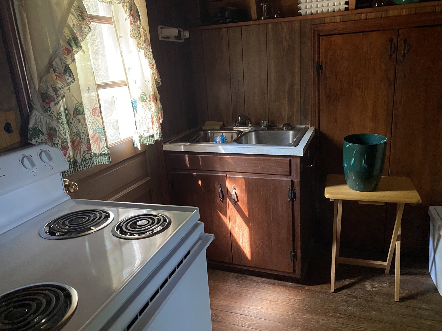 Image for Little Retreat @ Kerr Lake – Main Cottage Plus Four (4) A-Frame Cabins - Dock With Boat Slip - Income Potential - 877 Riverview Ave., Buffalo Junction, VA 24529