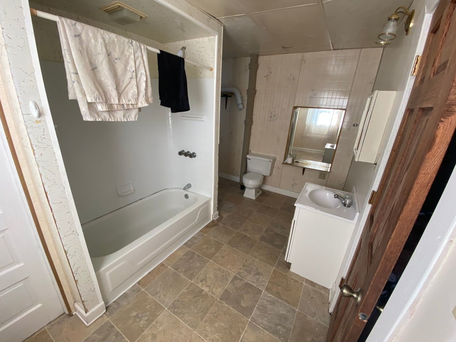 Image for ABSOLUTE AUCTION! - 605 Cincinnati Street