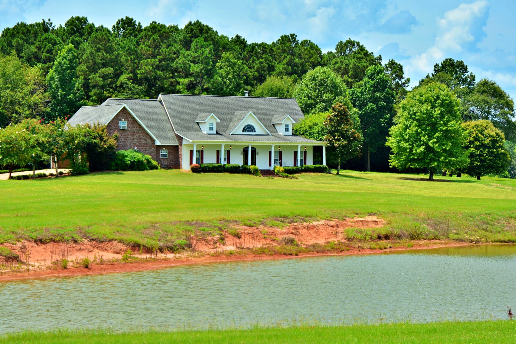 Southern Colonial Home on 10+/_ acres, Tylertown, Mississippi