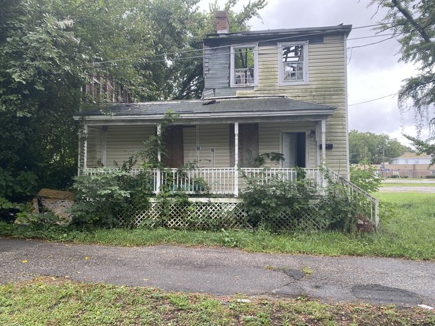 Image for Flip This House! 4 BR / 3 BA Single Family Home in Historic Petersburg – Large Front Porch - Cuthbert Subdivision – 20 Spruce St., Petersburg, VA 23803