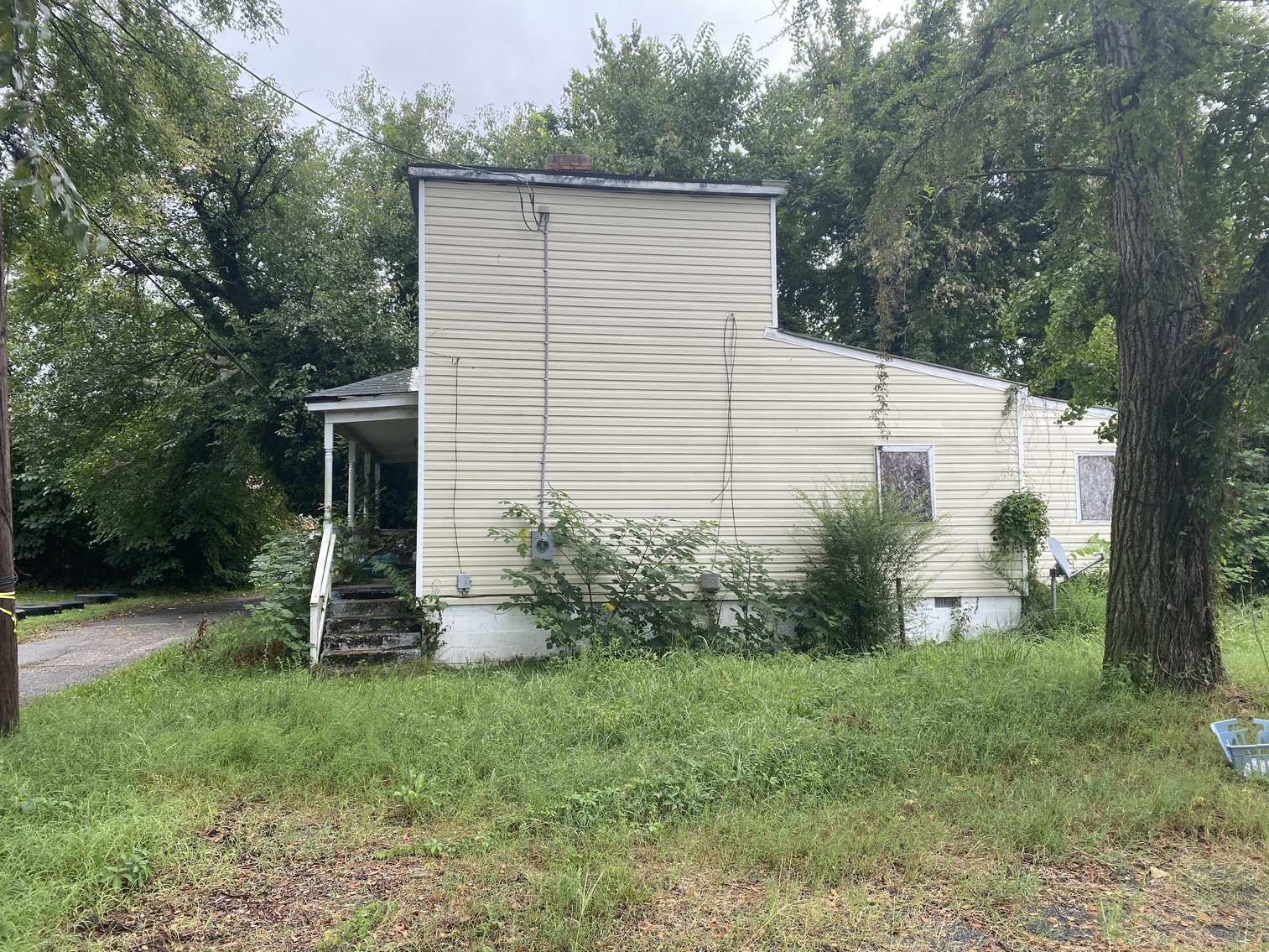 Image for Flip This House! 4 BR / 3 BA Single Family Home in Historic Petersburg – Large Front Porch - Cuthbert Subdivision – 20 Spruce St., Petersburg, VA 23803