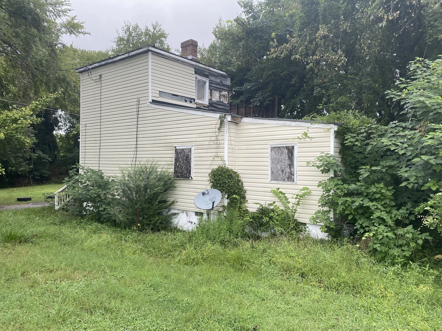 Image for Flip This House! 4 BR / 3 BA Single Family Home in Historic Petersburg – Large Front Porch - Cuthbert Subdivision – 20 Spruce St., Petersburg, VA 23803