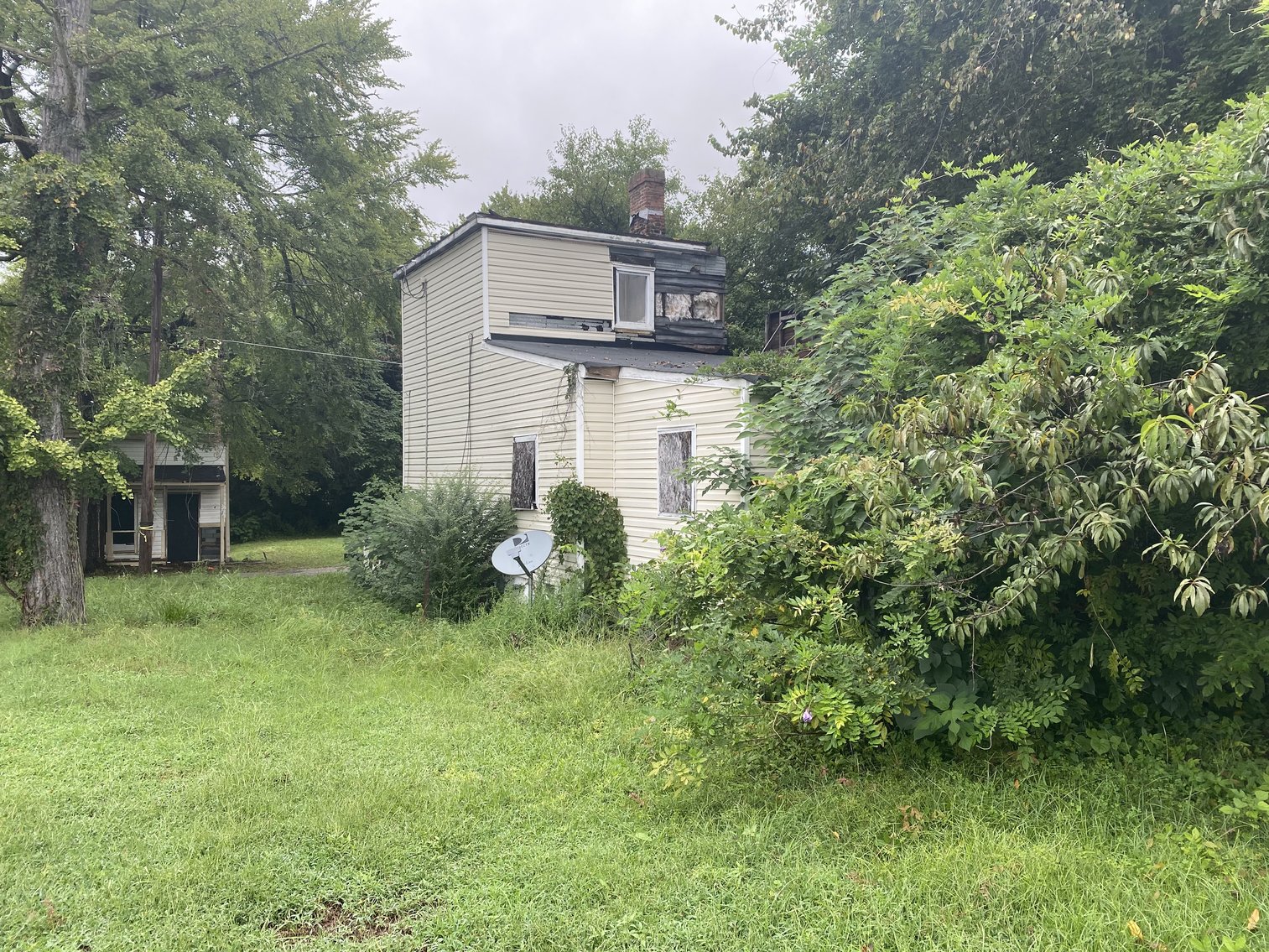 Image for Flip This House! 4 BR / 3 BA Single Family Home in Historic Petersburg – Large Front Porch - Cuthbert Subdivision – 20 Spruce St., Petersburg, VA 23803