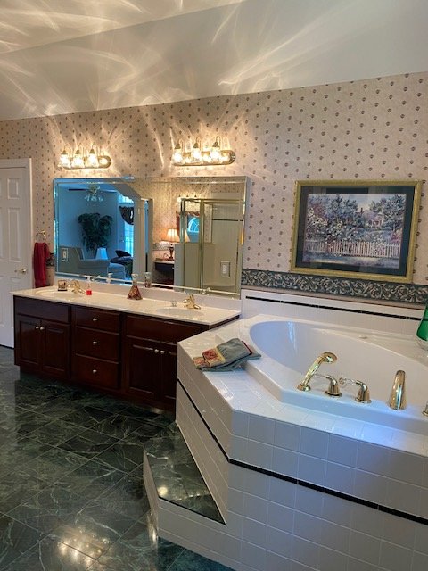 Image for Gorgeous, Well-maintained House and Contents