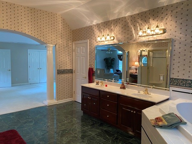 Image for Gorgeous, Well-maintained House and Contents