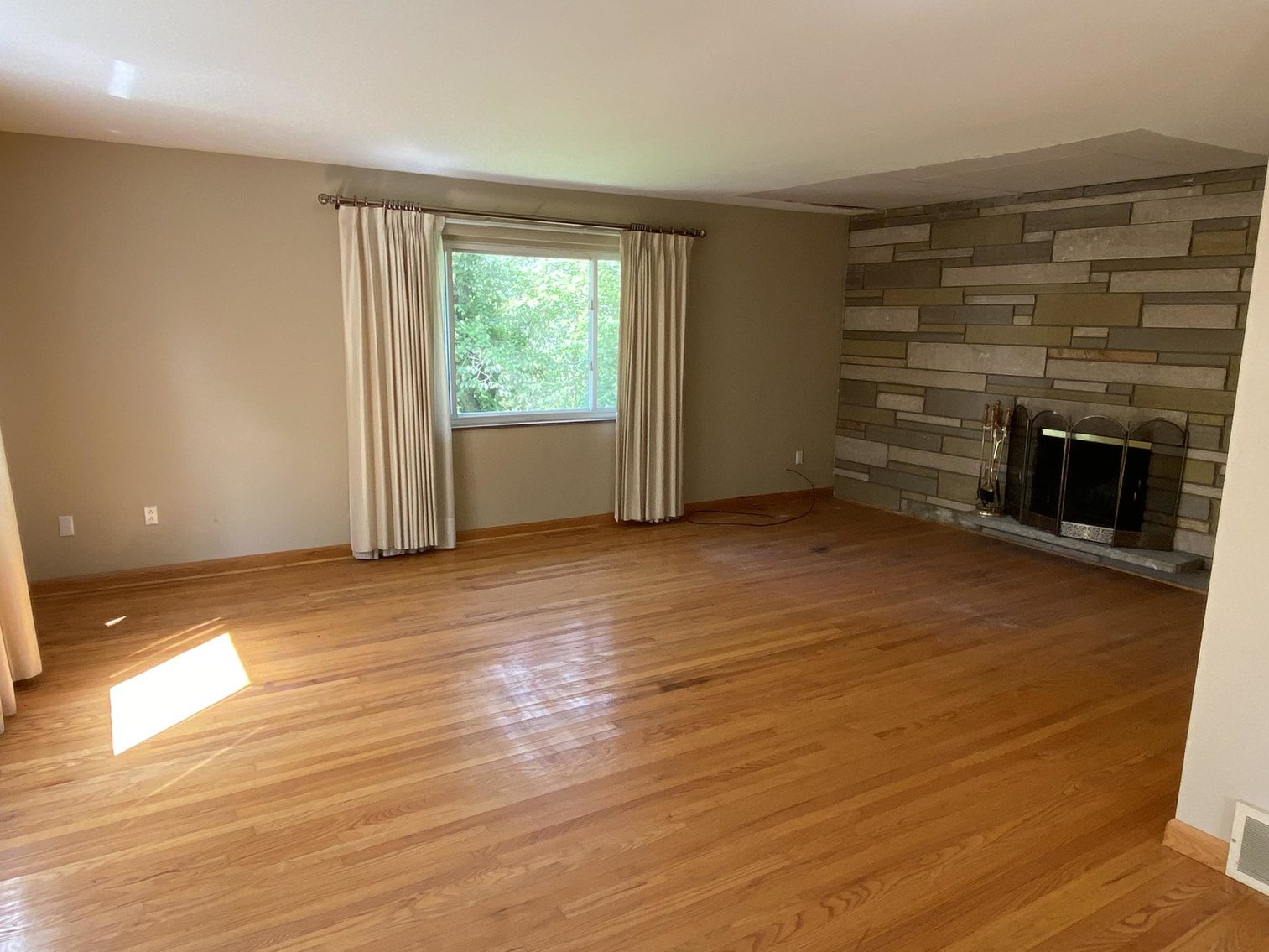 Image for SOLD $105,600 - 3 Bedroom in South Hills Sold to the Highest Bidder