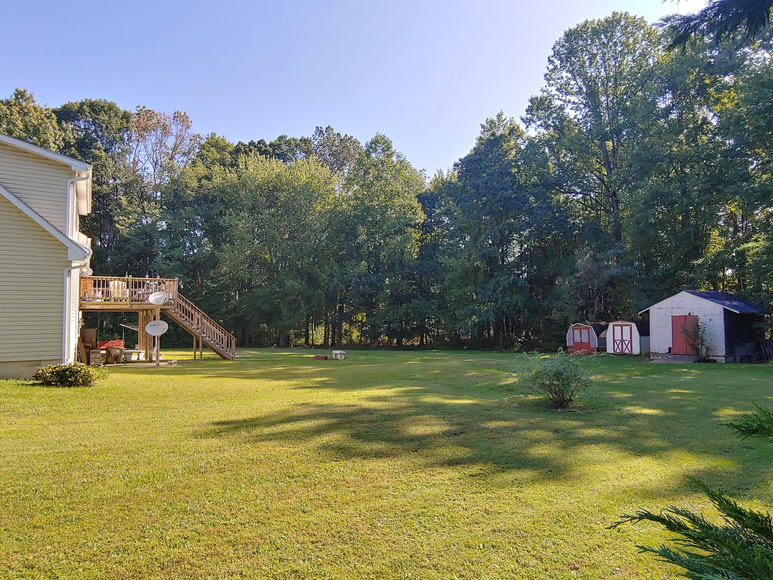 4 BR 2 BA TRI LEVEL HOME ON PRIVATE LOT 2 PARCELS TOTALING 1.1+/ ACRES