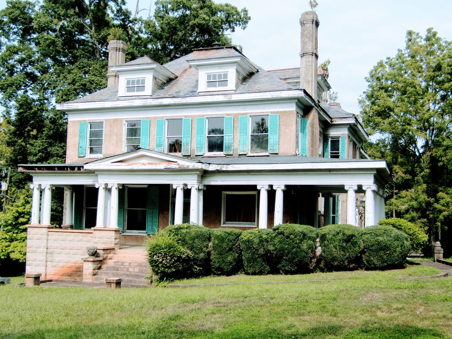 Historic Home 5,403 +/ SF Online & Onsite Auction Chase City, VA