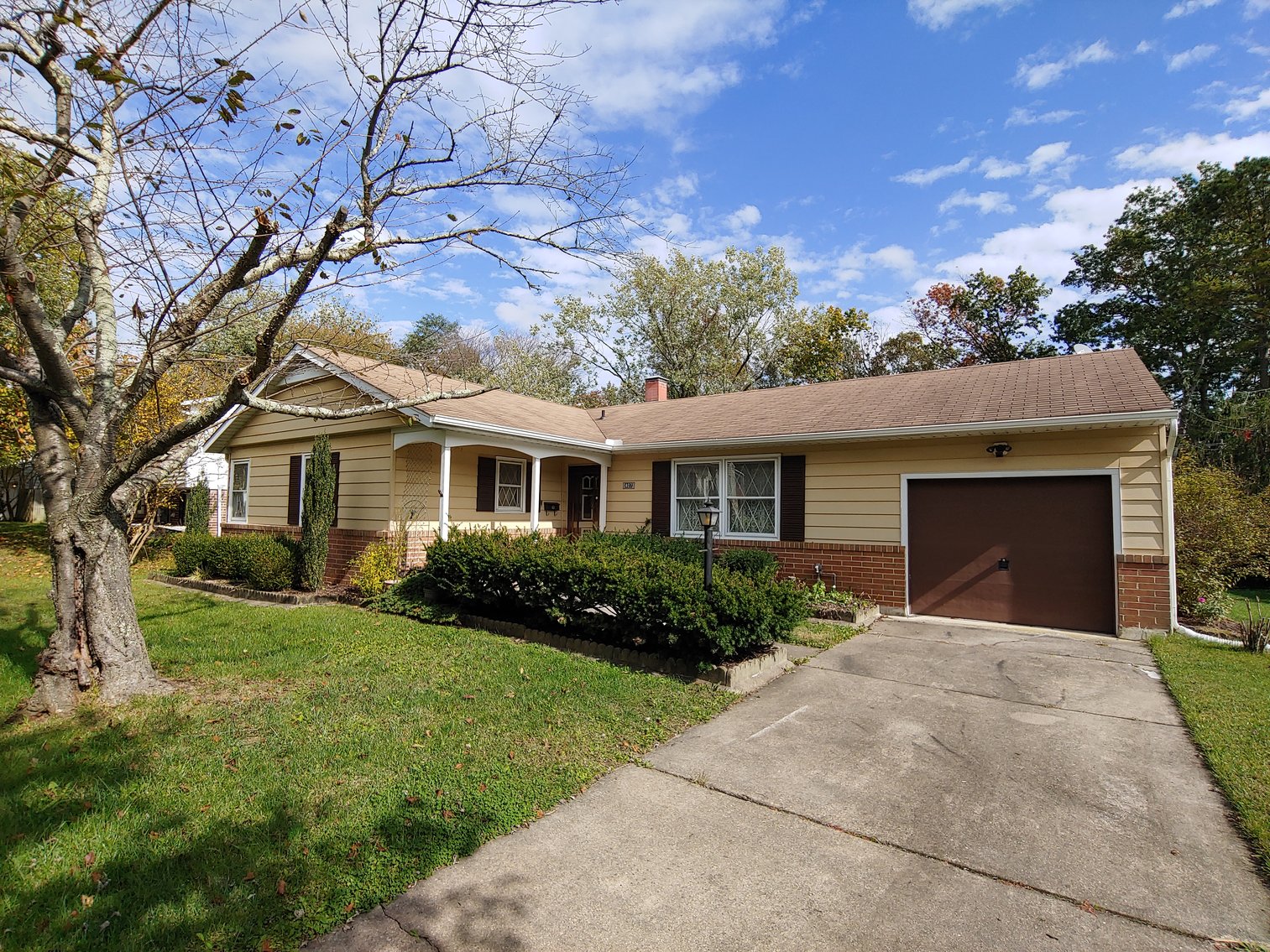 3 BR, 1 ½ BA “L” STYLE RANCH HOME  W/ATTACHED 1 CAR GARAGE  PLUS REMAINING HOUSEHOLD FURNISHINGS