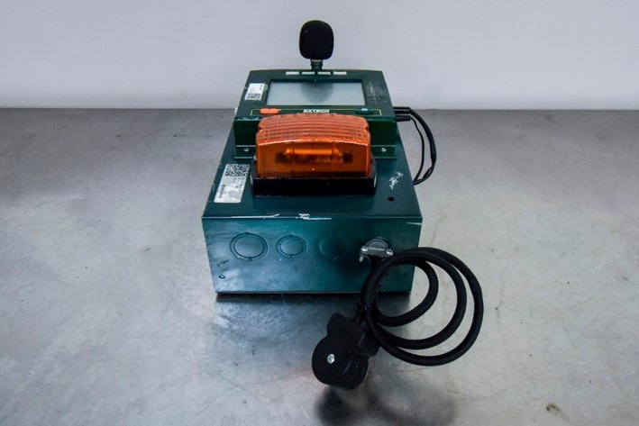 Image for ***SOLD*** MJK0155 Extech Sound Level Alert N-2 with Strobe MDL SL130