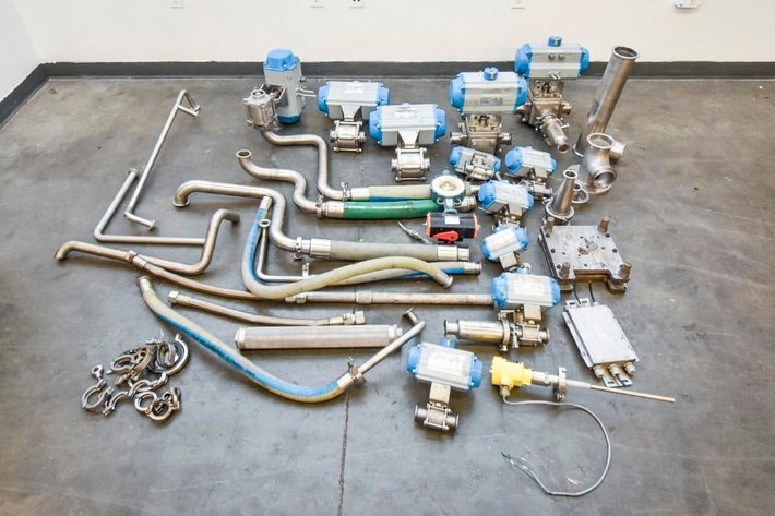 Image for MJK0290 Lot of Jamesbury Actuators with Valves and Hoses