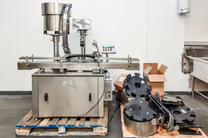 Image for ***SOLD***MJK0326 LabH Monoblock Capper MDL LX-3001