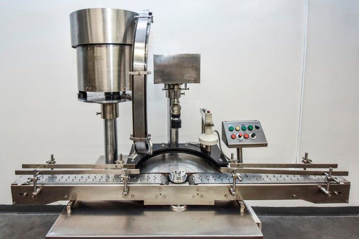 Image for ***SOLD***MJK0326 LabH Monoblock Capper MDL LX-3001