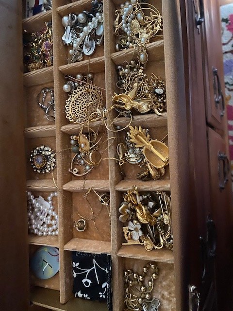 Image for 1112 Nottingham Drive-Contents Only!