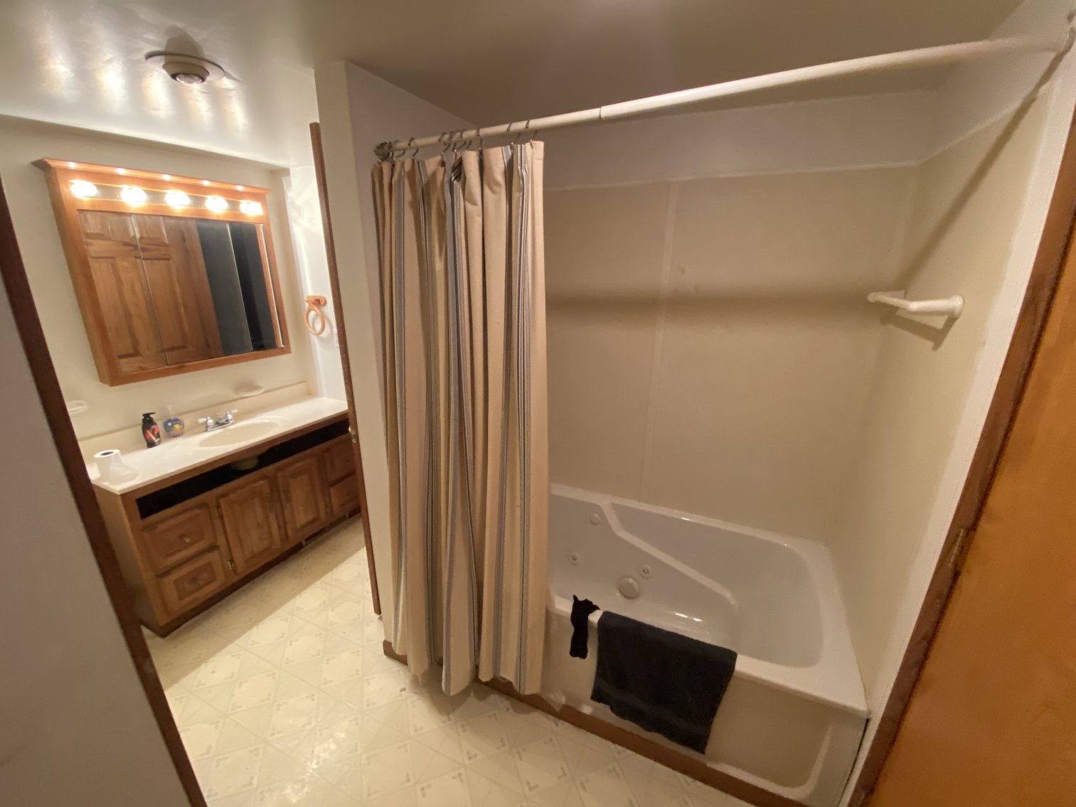 Image for MINIMUM BID AUCTION $77,000! 16611 DIXON RD