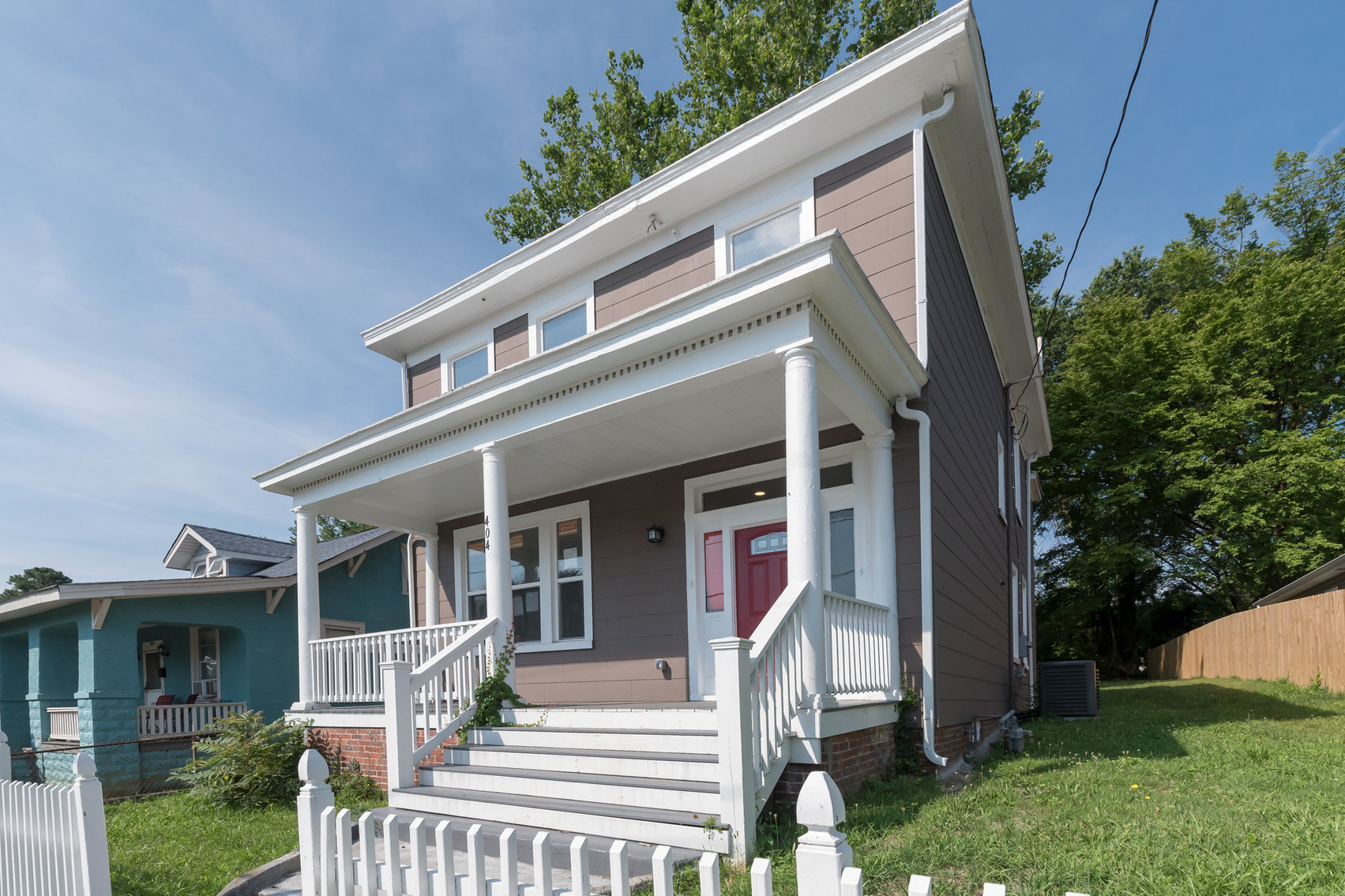 House For Sale in Woodland Heights Neighborhood