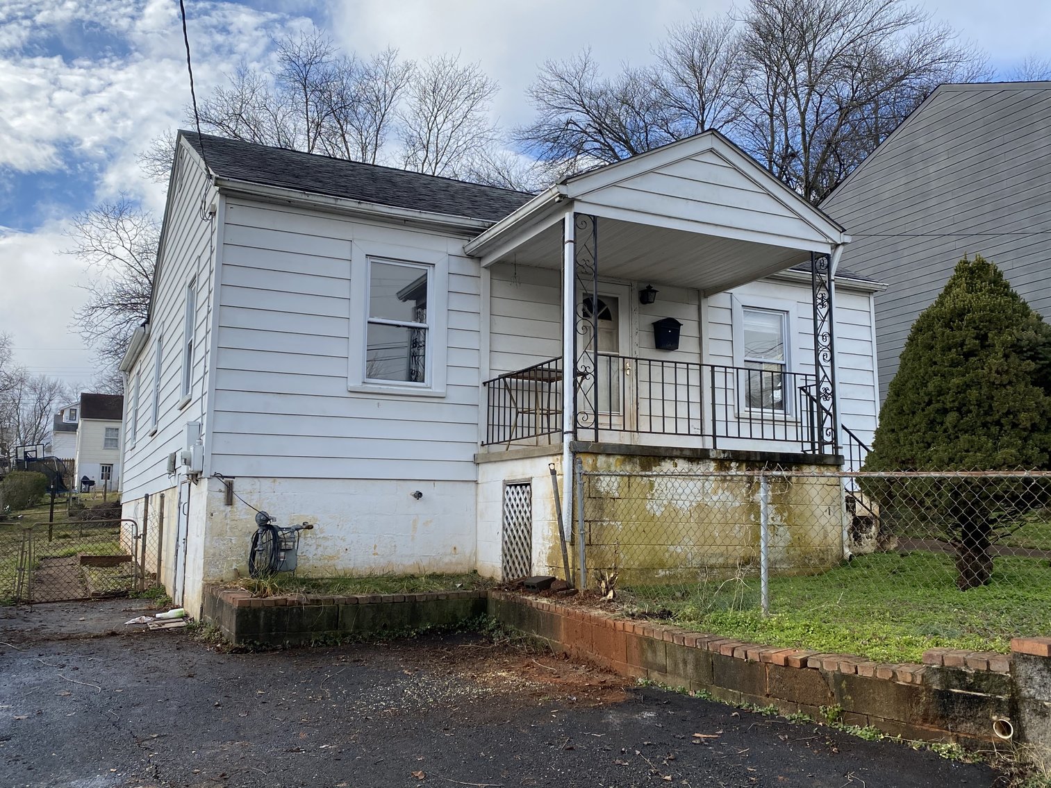 Image for 2 BR/1 BA Investment Property Minutes From UVA, Hospitals & I-64--SELLS to the HIGHEST BIDDER!!