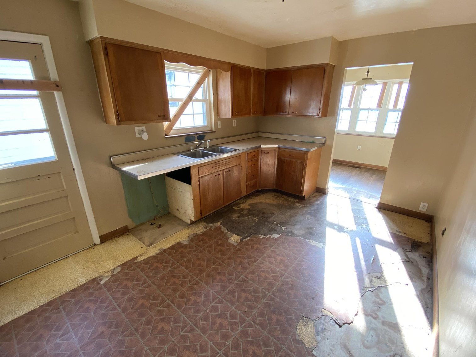 Image for SOLD $25,575 - Spacious 2-Bedroom with Additional Garage