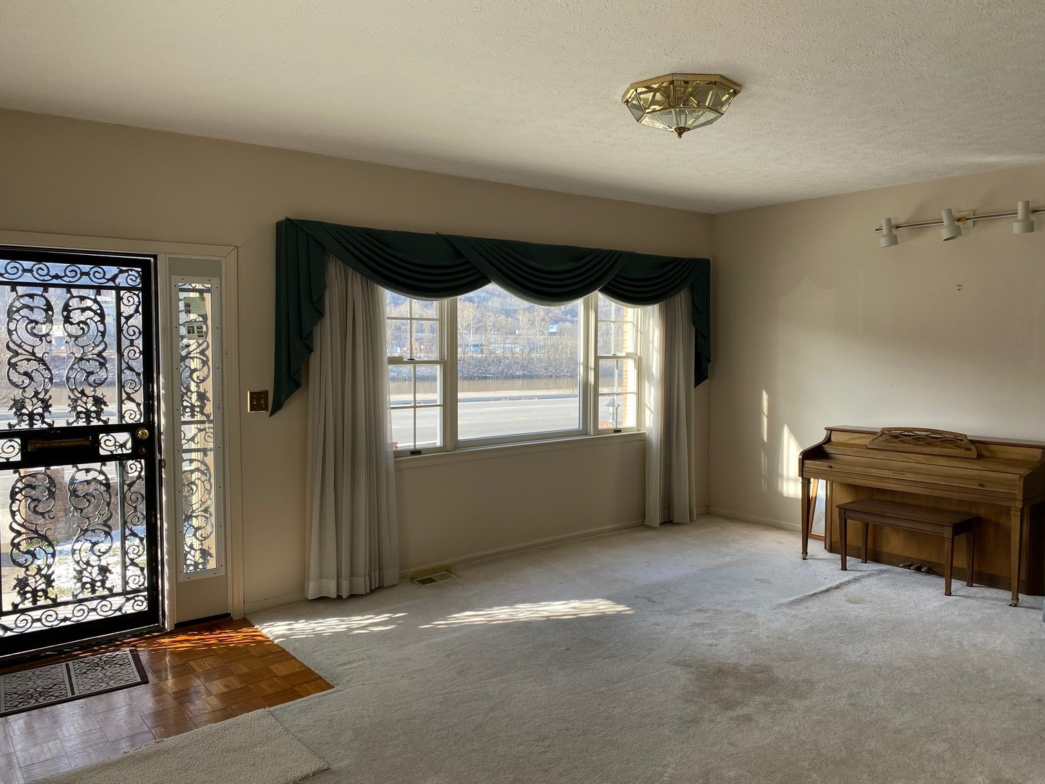 Image for SOLD $99,000 - Large Townhome Overlooking the Kanawha River