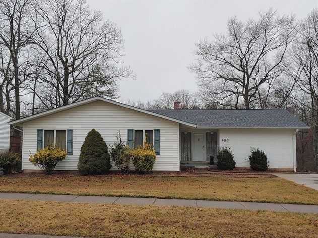 SPACIOUS 3 BR, 2½ BA RANCHER W/ LARGE REAR DECK ON 0.19+/- AC