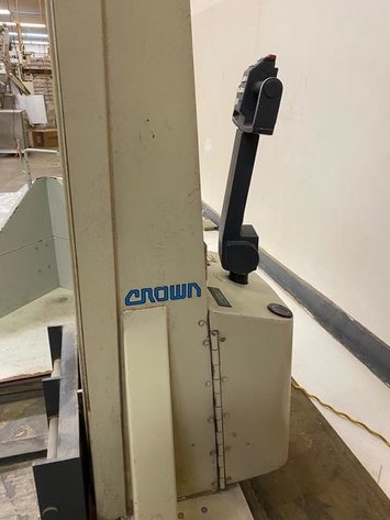 Image for MJK0410 Crown Electric Pallet Lift