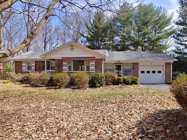 4 BR BRICK RANCHER W/ ATTACHED GARAGE  ON PRIVATE WOODED 1.22+/- AC CORNER LOT