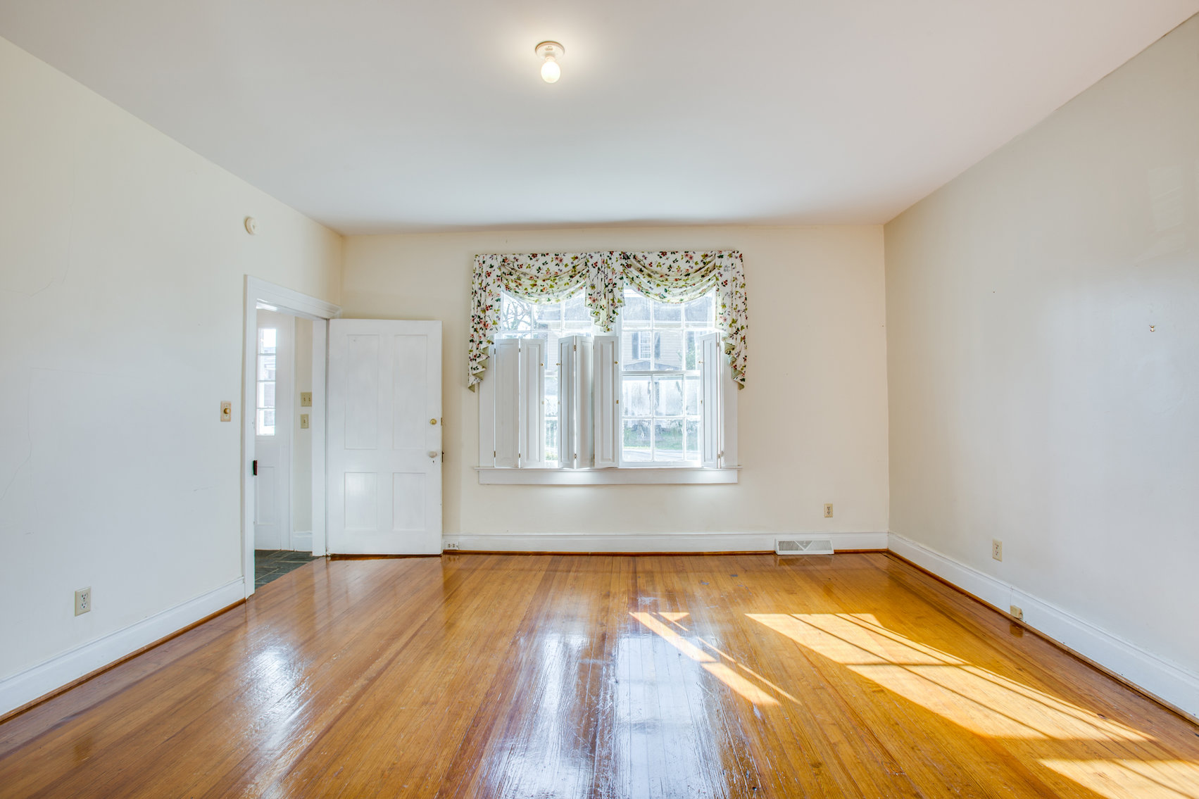 Image for 8 Room/2 BA Home/Office Building (Circa 1859) on .277 +/- Acres in Downtown Louisa, VA