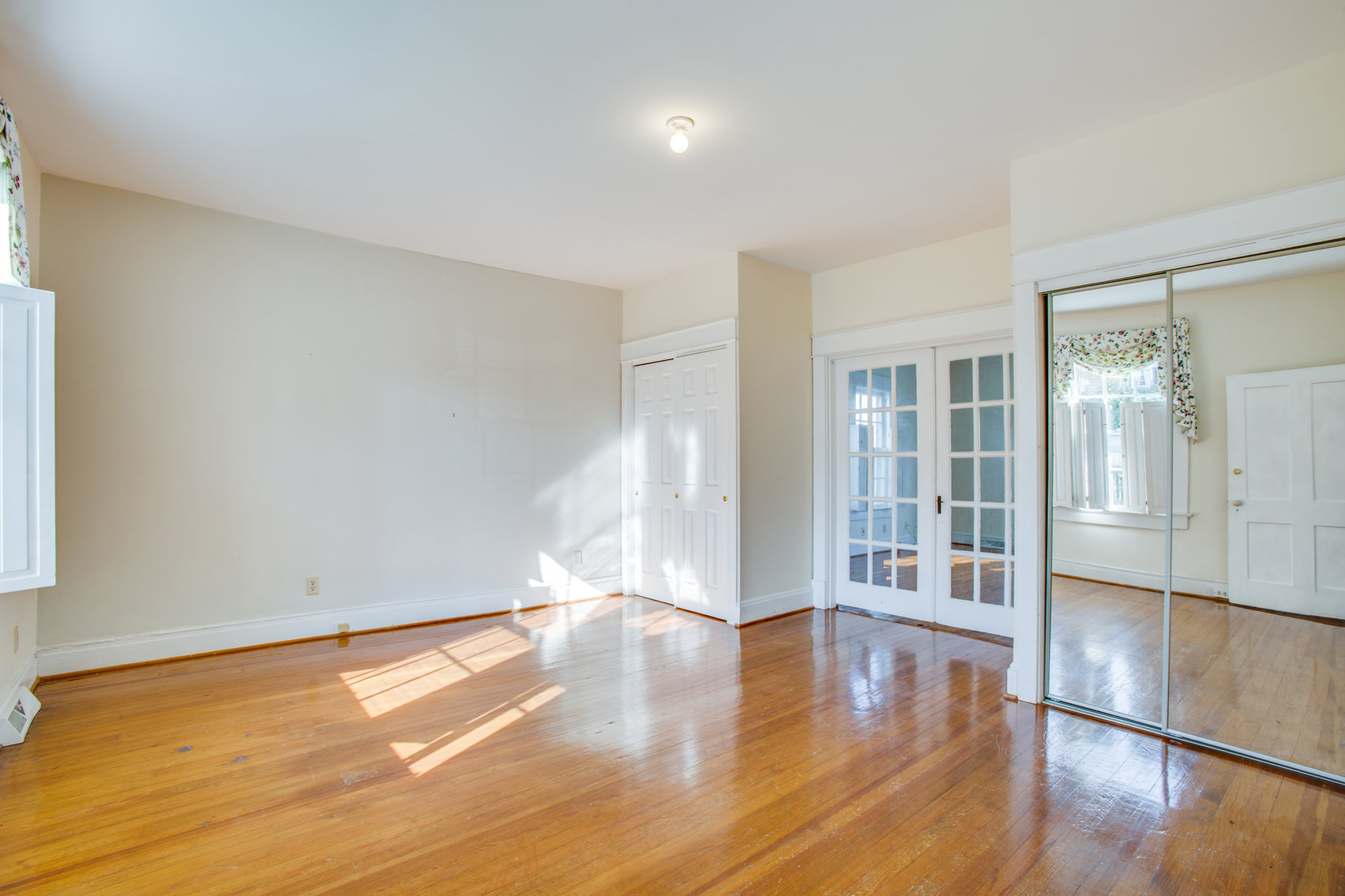 Image for 8 Room/2 BA Home/Office Building (Circa 1859) on .277 +/- Acres in Downtown Louisa, VA