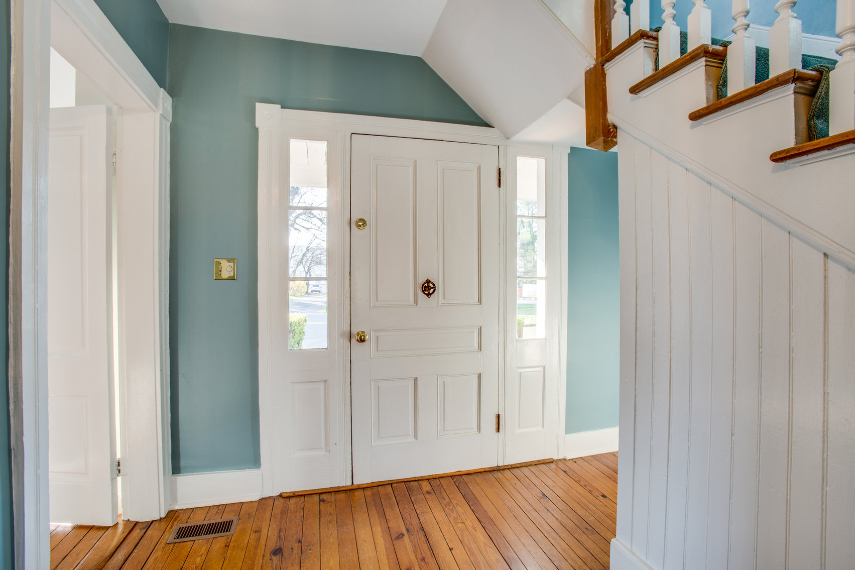 Image for 9 Room/2 half bathroom Home/Office Building (Circa 1905) on .50 +/- Acres in Downtown Louisa, VA