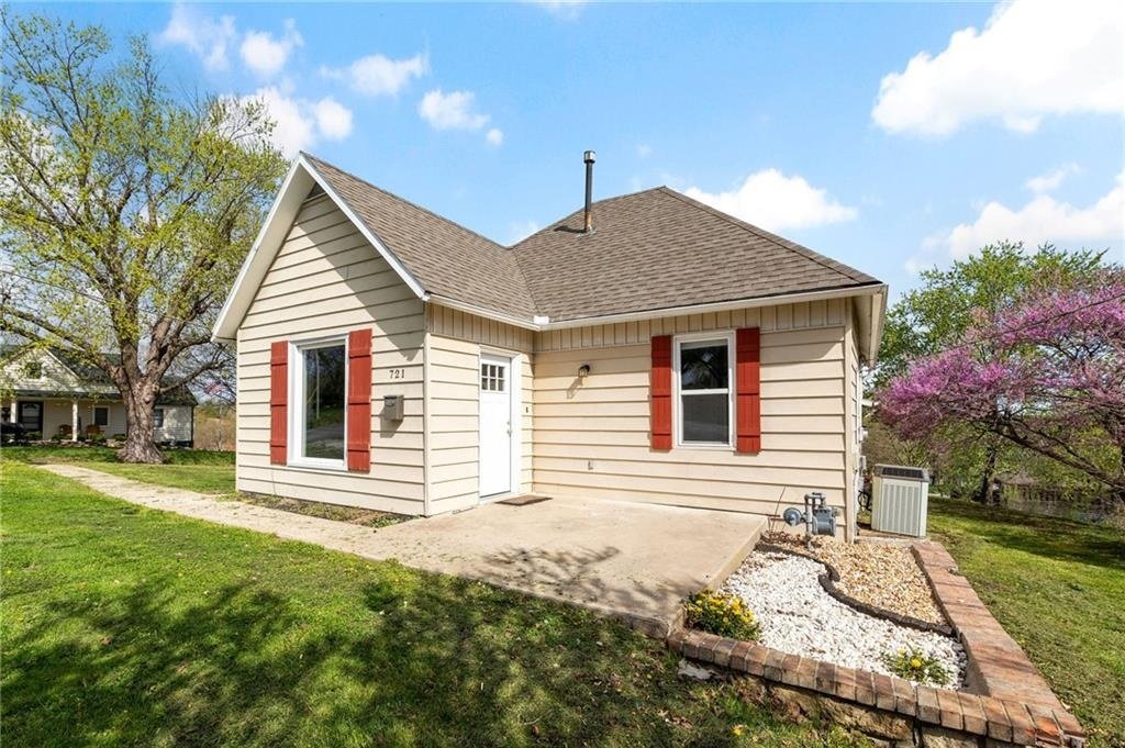 721 W. Mason St. Odessa, MO