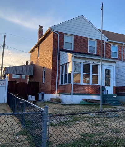 3 BR, 1½ BA END OF GROUP BRICK TOWNHOME W/ ENCLOSED FRONT PORCH