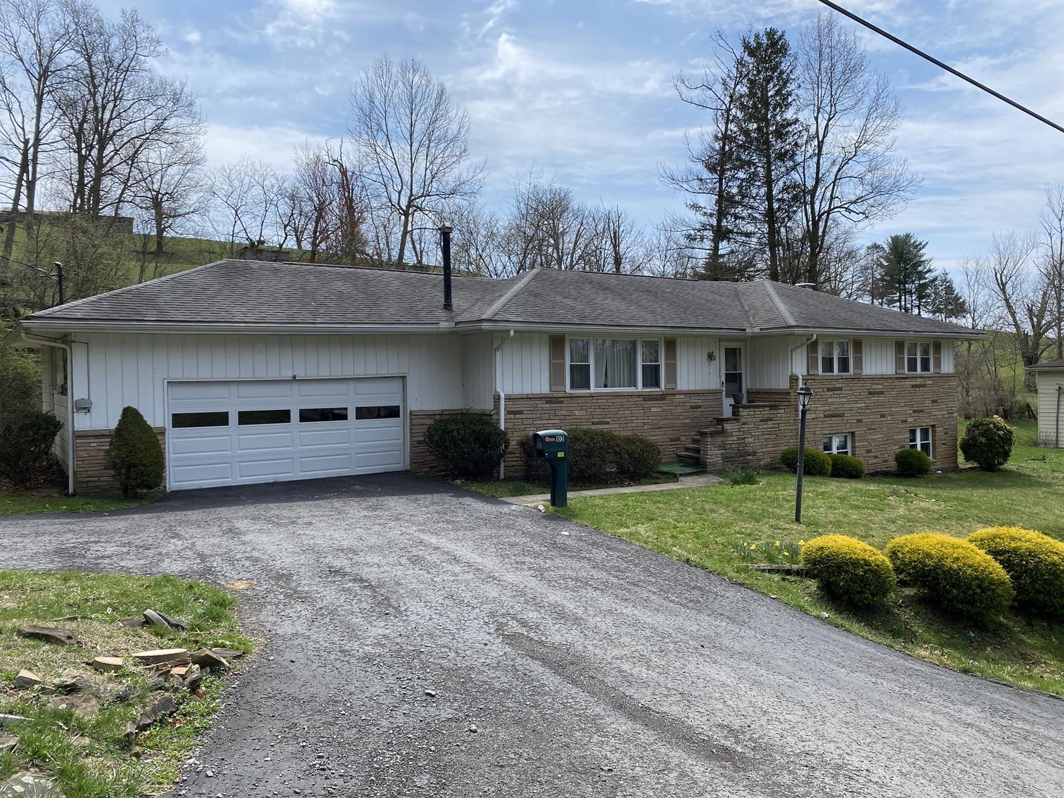 Spacious Fairmont 3-Bedroom