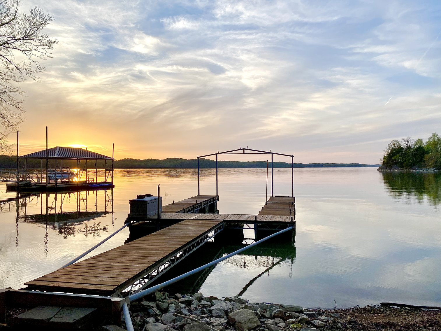Image for Incredible Lake Barkley Main Channel, Waterfront, Log Home on 2.7+/- acres with a Private DOCK.