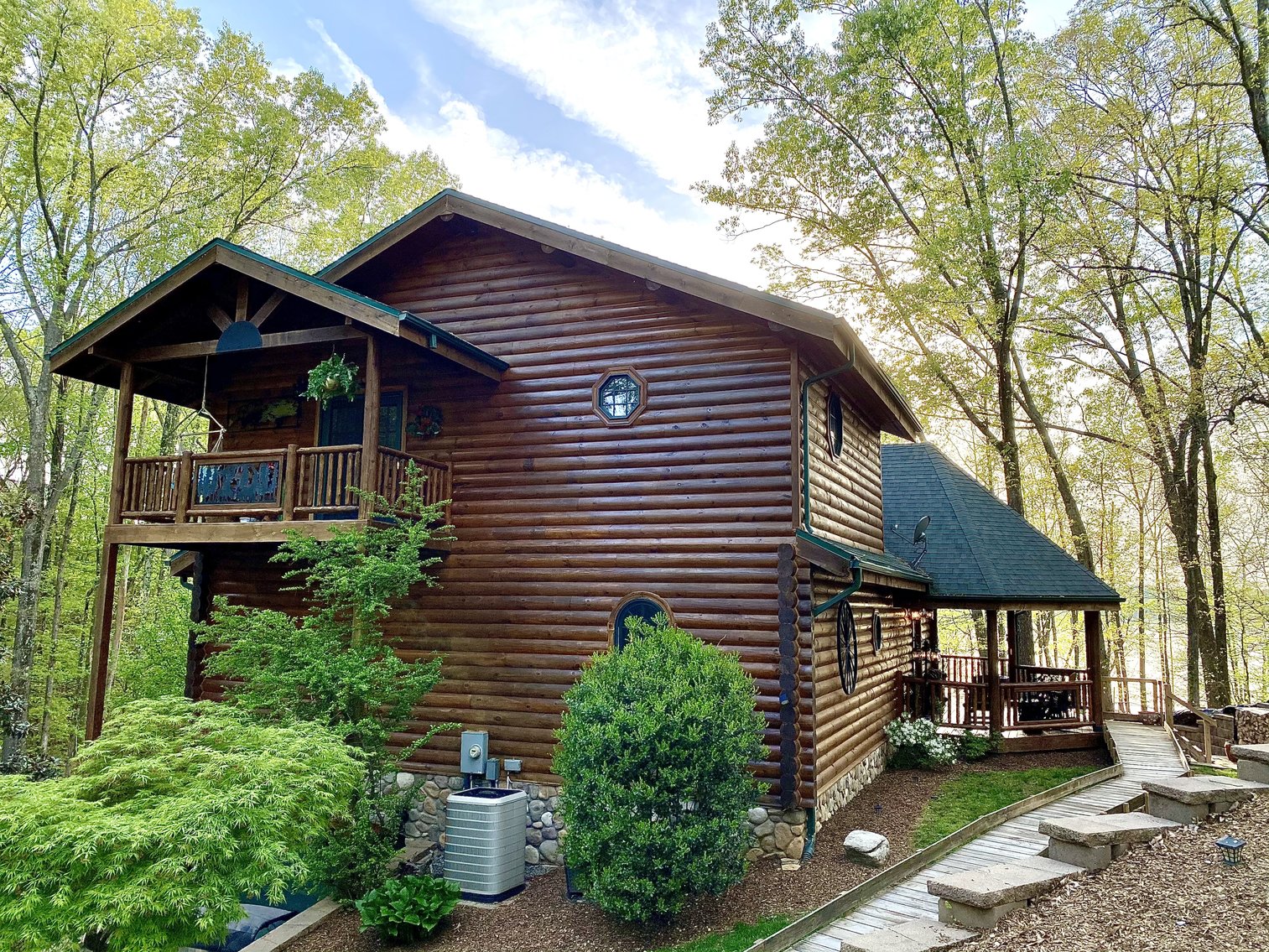 Image for Incredible Lake Barkley Main Channel, Waterfront, Log Home on 2.7+/- acres with a Private DOCK.