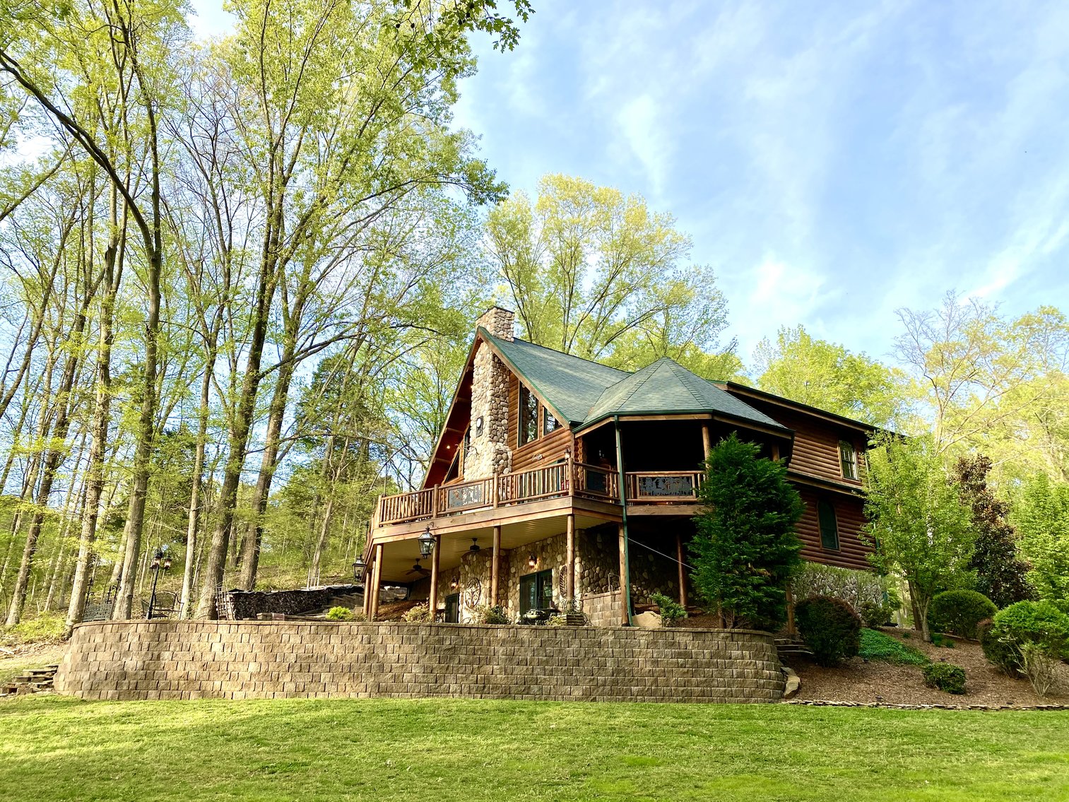 Image for Incredible Lake Barkley Main Channel, Waterfront, Log Home on 2.7+/- acres with a Private DOCK.