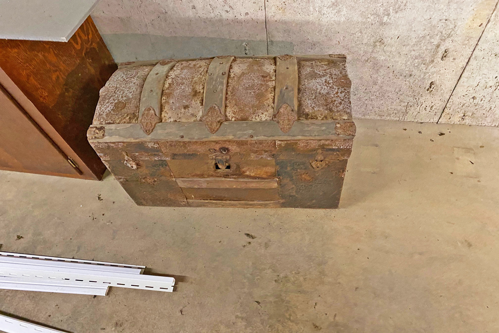 Image for PUBLIC AUCTION - FRIDAY, JUNE 4, 10 A.M.